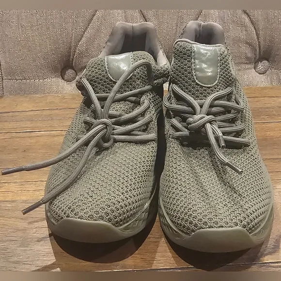 Men's Olive Knit Sneakers with Textured Sole - Picture 4 of 7